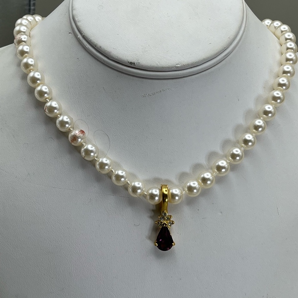 Elegant Pearl Necklace Set with Gold and Purple Pendant
